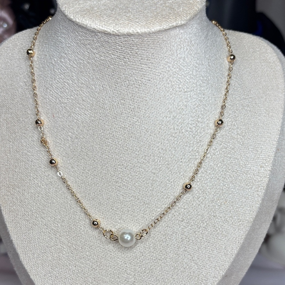 Elegant Gold Tone and Faux Pearl Necklace 16-19”